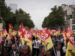 إضرابات في السكك الحديدية والموانئ الفرنسية