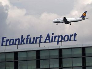 هجوم بقنابل تحتوي غاز على مطار فرانكفورت