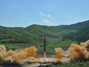 إطلاق صاروخ باليستي عابر للقارات