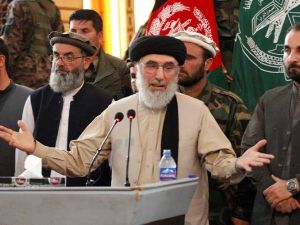 زعيم الحرب الافغاني السابق قلب الدين حكمتيار