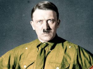  الزعيم النازي أدولف هتلر