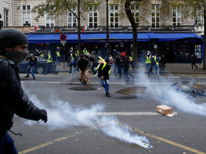 حسب السلطات الفرنسية فإن الاحتجاجات بدأت تتراجع من خلال تقلص أعداد المشاركين فيها