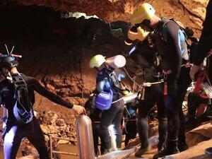 الأطباء المتواجدين في الكهف عند الأطفال، أكدوا أنهم أقوياء جسديا ومعنويا