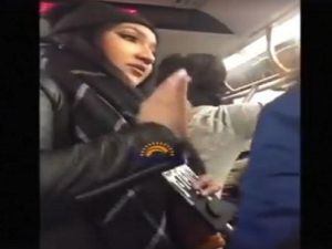 شابة أمريكية من أصل لاتيني تدافع عن زوجين مسلمين