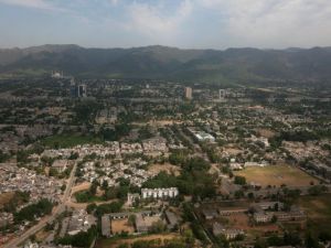 عاصفة تضرب شمال باكستان تقتل وتجرح العشرات