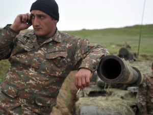 عسكريون من جيش الدفاع التابع لجمهورية قره باغ غير المعترف بها
