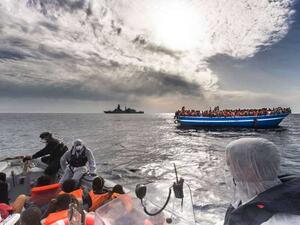 أكثر من ألفي مهاجر كانوا يحاولون الوصول إلى أوروبا انتشلوا من البحر المتوسط