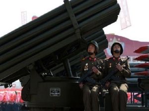 نشر منصات قاذفات الصواريخ المتعددة المهام، في الجزء الشمالي من الخط الفاصل بين الكوريتين