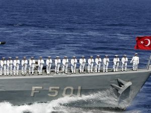 اقتراب خطير بين سفن حربية يونانية وتركية في بحر إيجة