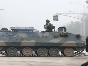 الجيش في زيمبابوي وضع الرئيس روبرت موغابي رهن الإقامة الجبرية وأحكم قبضته على هراري