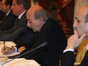 الحوار اللبناني يبحث الدفاع 