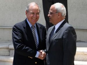 كبير المفاوضين الفلسطينيين والمبعوث الاميركي جورج ميتشل/أ.ف.ب