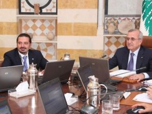 الرئيس اللبناني ميشال سليمان ورئيس الوزراء سعد الحريري خلال اخر جلسة للحكومة/أ.ف.ب