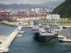 حاملة طائرات اميركية ترسو في ميناء كوري جنوبي/أ.ف.ب