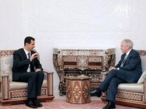 الرئيس السوري خلال استقباله السيناتور الجمهوري الاميركي بوب كروكر