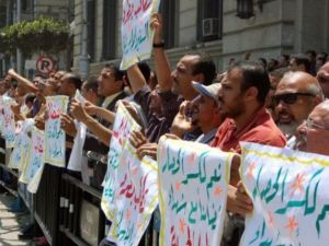 متظاهرون مصريون في الاسكندرية لادانة الهجوم الاسرائيلي على اسطول الحرية