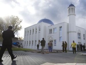 مسجد في مدينة المانية