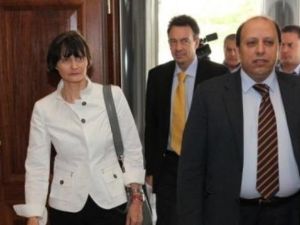 المسؤول في وزارة الخارجية الليبية خالد قائم يستقبل وزيرة الخارجية السويسرية ميشلين كالمي-راي في طرابلس