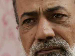 قائد المقر العام لحركة فتح في لبنان منير المقدح في مخيم عين الحلوة في صيدا