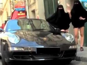 البرلمان الفرنسي وافق بصورة نهائية على مشروع قانون يحظر ارتداء النقاب والبرقع في الأماكن العامة