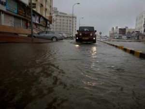 السلطات العمانية اتخذت عدّة احتياطات وأخلت جزيرة مصيرة قبالة الساحل الشرقي 