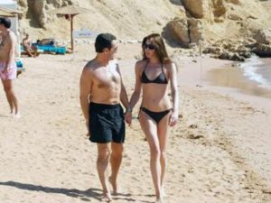 الرئيس الفرنسي وزوجته كارلا بروني خلال اجازة خاصة في مصر/أرشيف