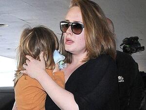 أديل تترك أمريكا بسبب ترامب!