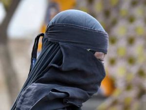 القبض على "أم الزهراء".. فرنسية تزوّج مقاتلي "داعش" من أوروبيات - ارشيف 