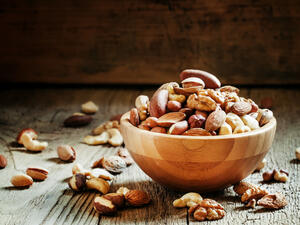 تناول المكسرات يومياً تعمل على انخفاض خطر الإصابة بالسمنة