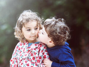 اللي عنده معزه يربطها