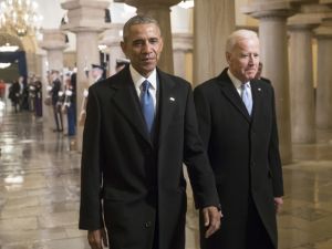 الرئيس الأمريكي السابق باراك أباما ونائبه جو بايدن
