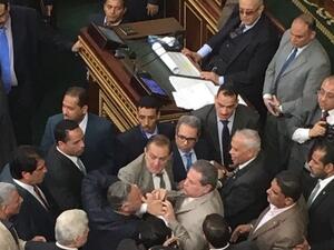  ضرب توفيق عكاشة بالجزمة في مجلس النواب