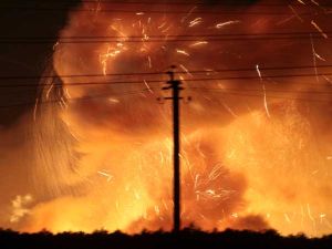 إجلاء الآلاف في أوكرانيا بعد وقوع انفجارات في مستودع للذخيرة
