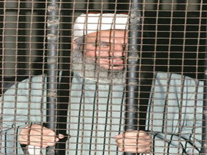 مصر: وصول جثمان عمر عبد الرحمن من الولايات المتحدة تمهيداً لدفنه
