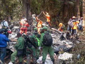 الأمطار تعرقل عملية انتشال جثث ضحايا الطائرة الإندونيسية المنكوبة