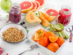 تناول الأطعمة الغنية بفيتامين C تحميك من النقرس