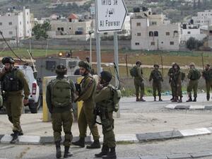 قتلت الشرطة الإسرائيلية الاثنين فلسطينيا طعن جنديا في مدينة الخليل 