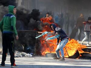 Palestinian youths clash with Israeli security forces in Qabatiya, a town near Jenin in the north of the Israeli-occupied West Bank, on February 4, 2016. (AFP/Jaafar Ashtiyeh)