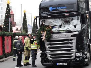 أفرجت السلطات مساء الثلاثاء عن باكستاني كان اعتقل لتواجده في مكان الاعتداء