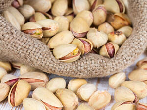 الفستق الحلبي لتقليل التعرض لعسر الهضم