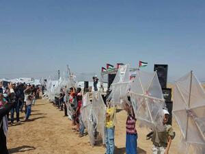 هدد رئيس الوزراء الإسرائيلي بنيامين نتنياهو بخصم مبالغ التعويضات، التي تقدمها الحكومة لأصحاب المزارع المحترقة