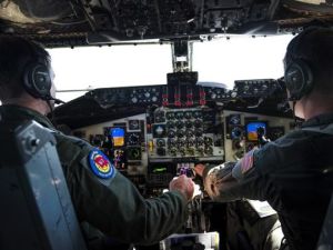 يتدرب الطيارون المشاركون في التمرين على خوض المعارك الجوية