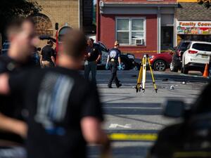 لم يطرح المسؤولون أي نظرية محتملة للسبب الذي أدى إلى إطلاق النار، أو كيفية حصوله