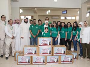 تضمنت الصناديق مختلف الأصناف من المواد الغذائية الأساسية التي تغطى إحتياجات أسرة كاملة لمدة أسبوع تقريباً.