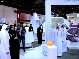 استقبل سموه ممثلون من الشركة الذين اطلعوا سموه على فرص العمل التي توفرها الشركة لشباب الإمارات، إضافة لبرامج التأهيل وتنمية المهارات، والمبادرات التي أطلقتها الشركة لتعزيز كفاءات الشباب.