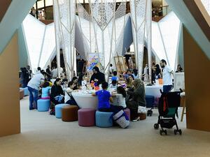 ستتضمن المبادرة ورش عمل وجلسات لسرد القصص والمعارض، إضافة إلى أعمال فنية حية يقدمها فنانون تم اختيارهم من معرض سكة الفني 2018.