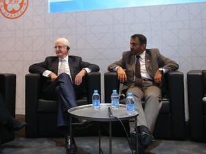 ابراهيم محمد الجناحي نائب الرئيس التنفيذي لجافزا أثناء الجلسة