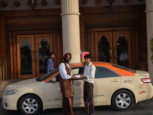 Arabian Courtyard Hotel Taxi driver receives iftar charity box