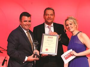 David Kerr, VP Etihad Cargo (left) receives the award at the annual Air Cargo Week ‘World Air Cargo Awards’ at a Gala Dinner