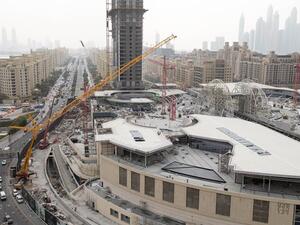 The news comes as a giant, 600-tonne tower crane is removed from the construction site, signalling a major milestone in Nakheel Mall’s progress. 